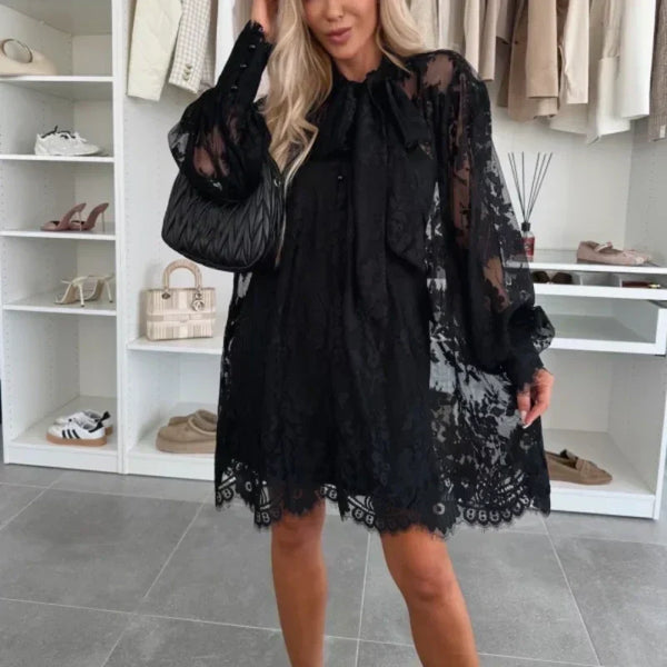 Eva | Mini Jurk met Strikhals